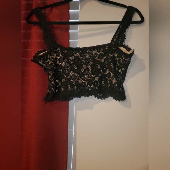 Black lace crop top - Picture 4 of 10
